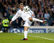le but inoubliable 2 zizou contre bayern liverkusen en finale 2 la championns league