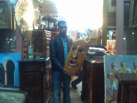 bnadm howa li ykoun 3ando wjah wa7d